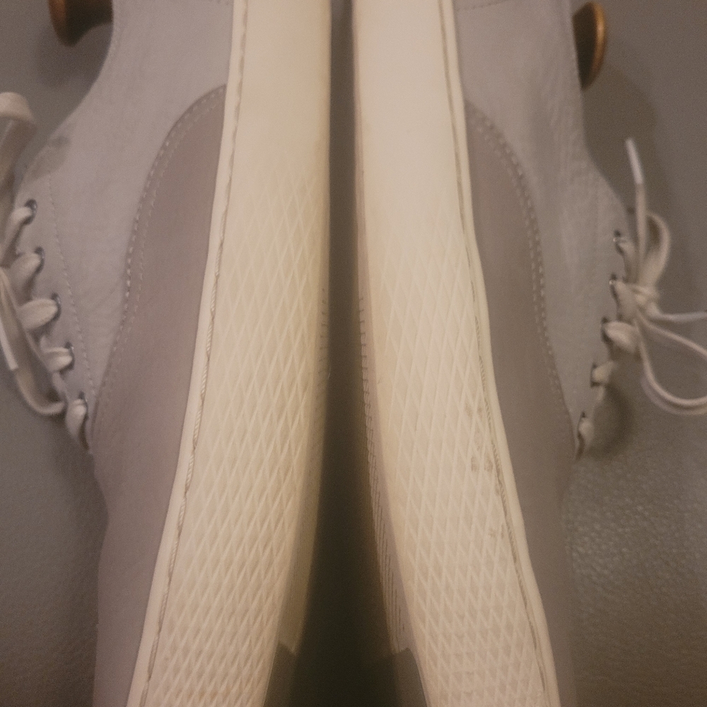 Sneakers - Picture 8 of 11